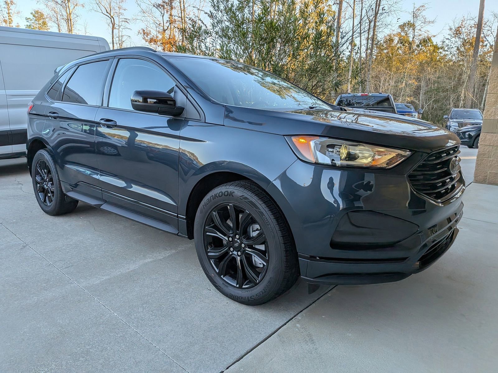 Certified 2024 Ford Edge SE w/ Black Appearance Package image 9