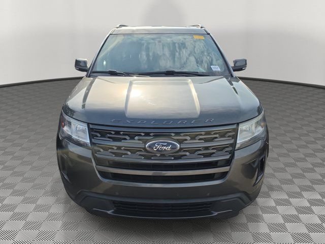 Certified 2018 Ford Explorer XLT w/ Equipment Group 202A FWD image 2