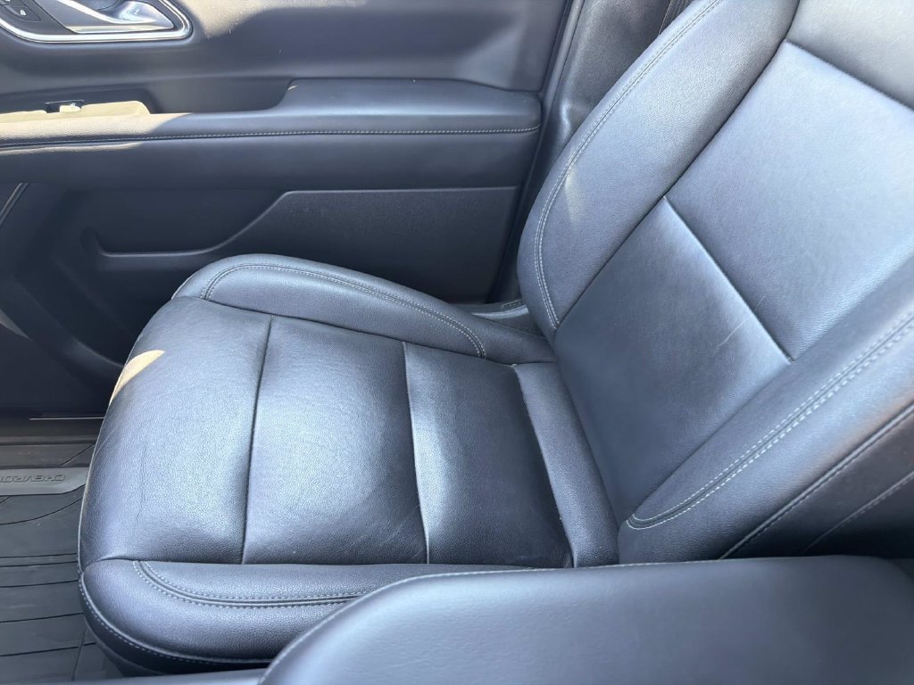 Used 2023 Chevrolet Suburban LT w/ Luxury Package RWD image 19