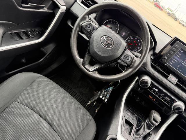 Used 2021 Toyota RAV4 LE image 29