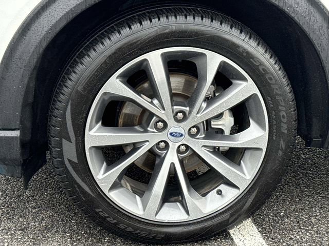 Certified 2025 Ford Explorer Platinum w/ Ultimate Package AWD/4WD image 8