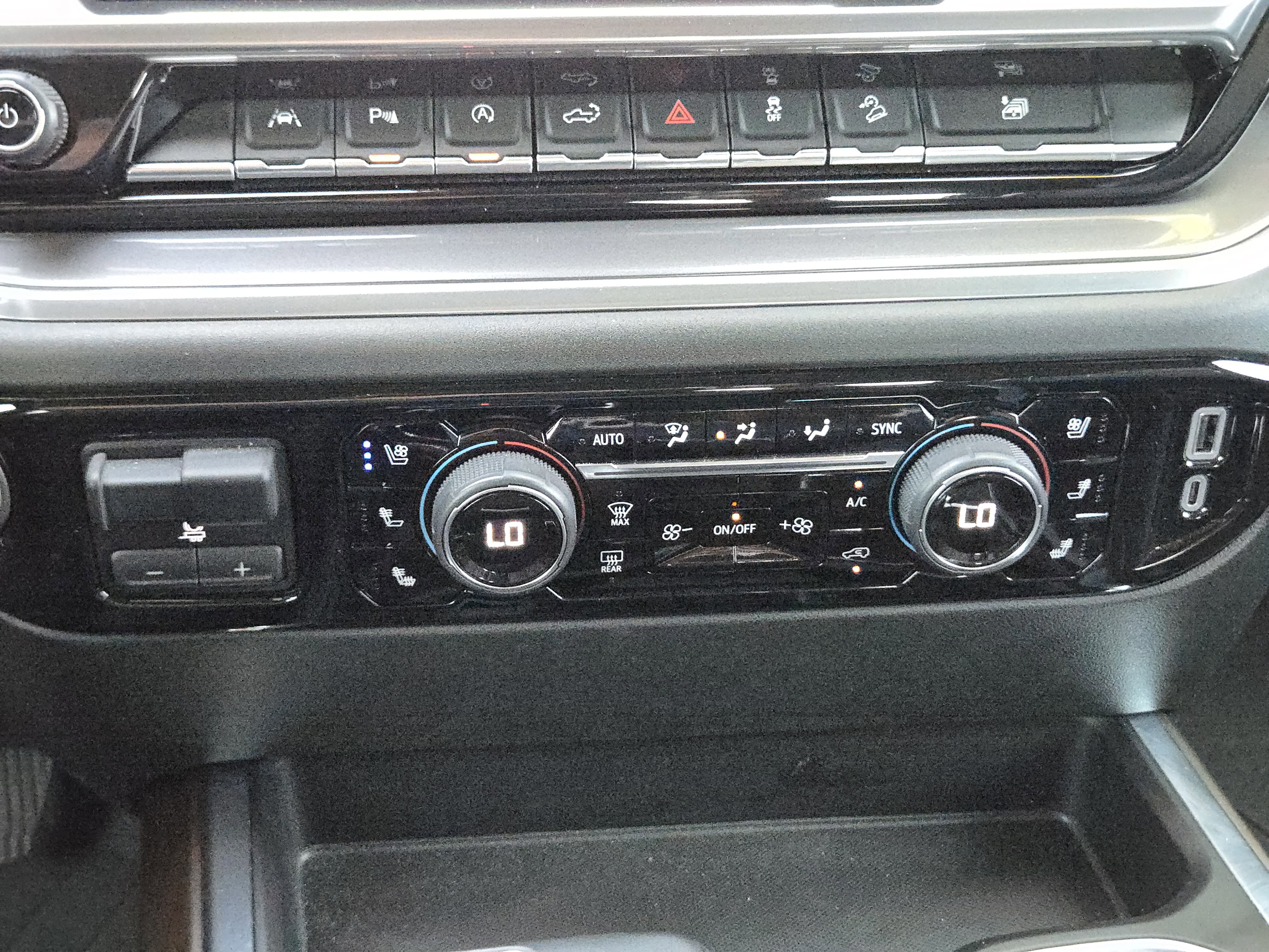 Used 2023 Chevrolet Silverado 1500 High Country w/ Z71 Off-Road Package image 19