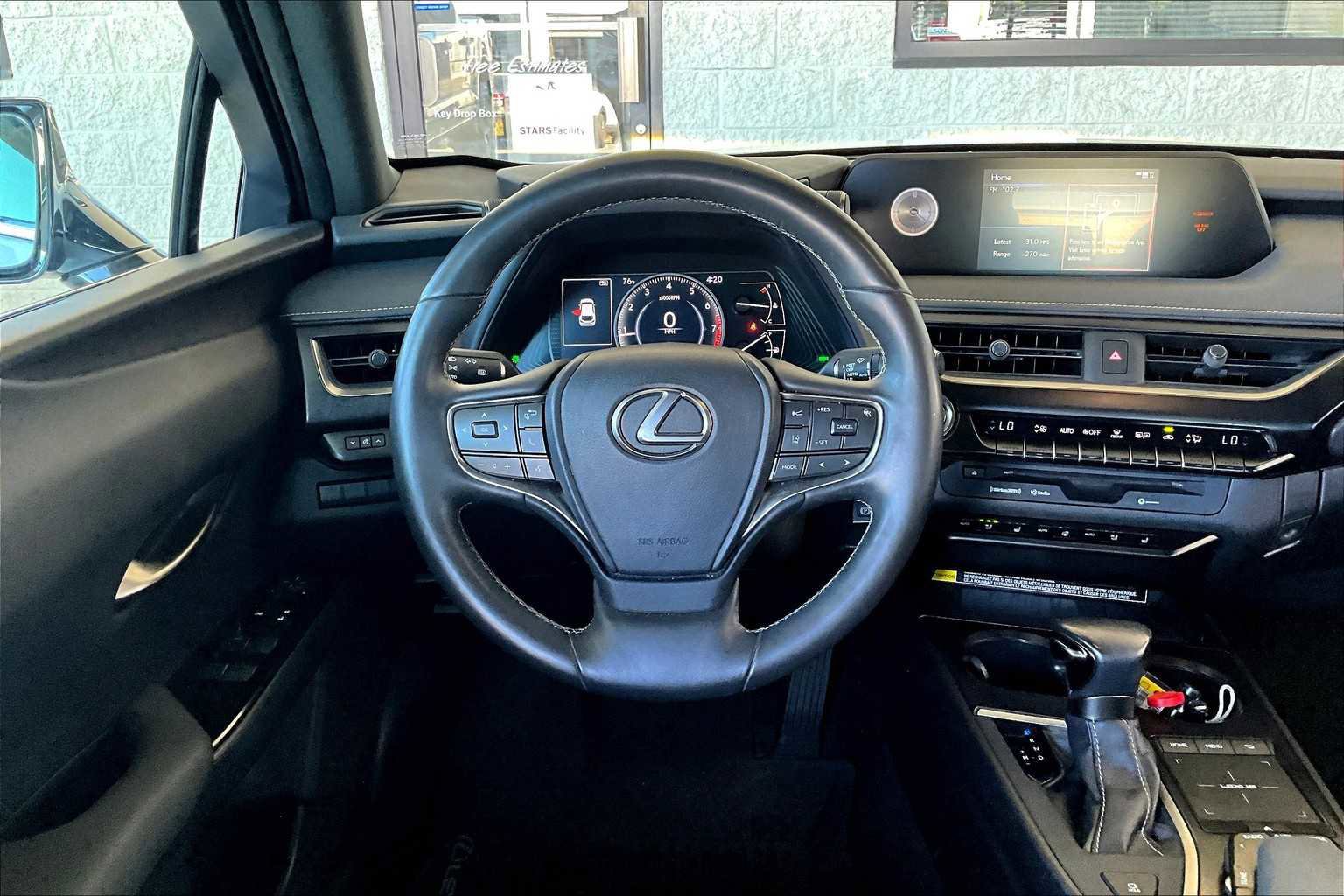 Used 2022 Lexus UX 200 w/ Premium Package image 7