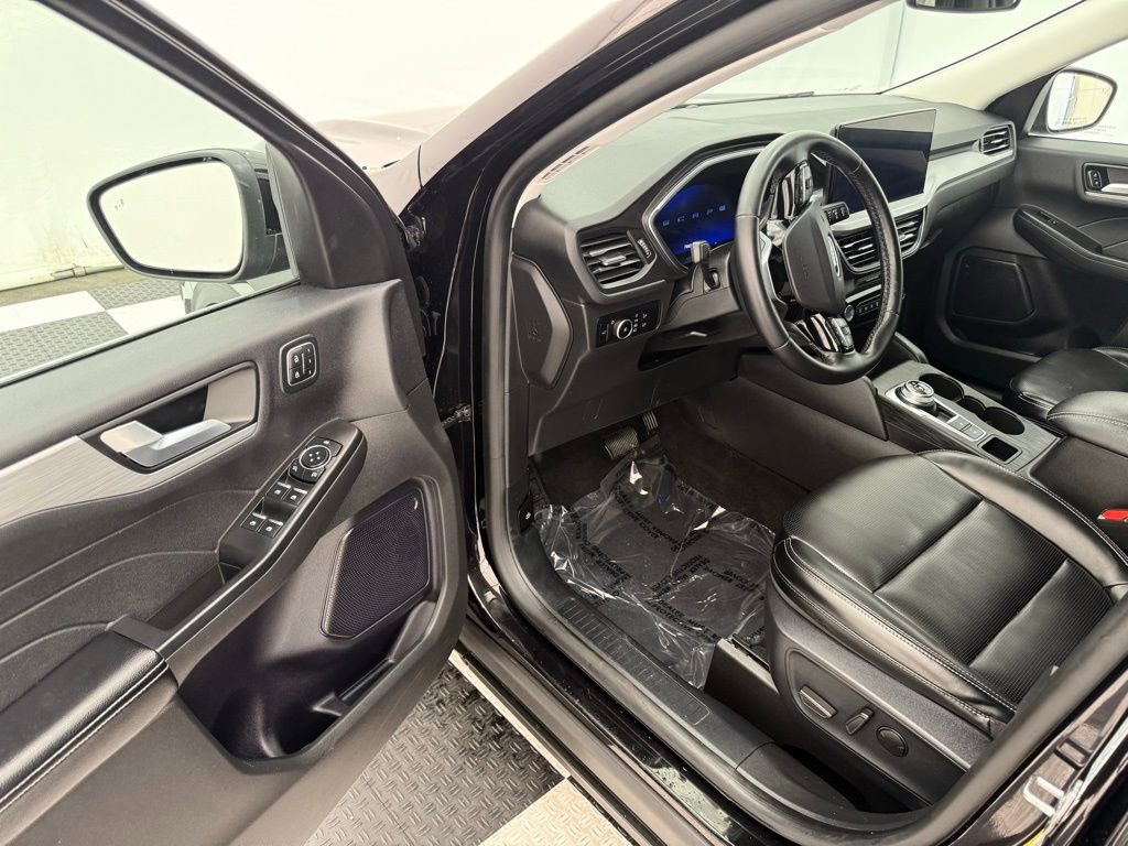 Certified 2024 Ford Escape Platinum image 21