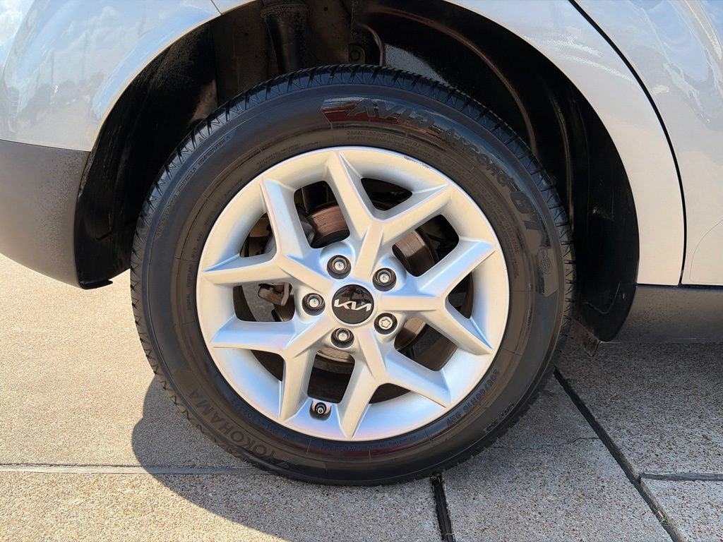 Used 2022 Kia Soul LX w/ Technology Package FWD image 9