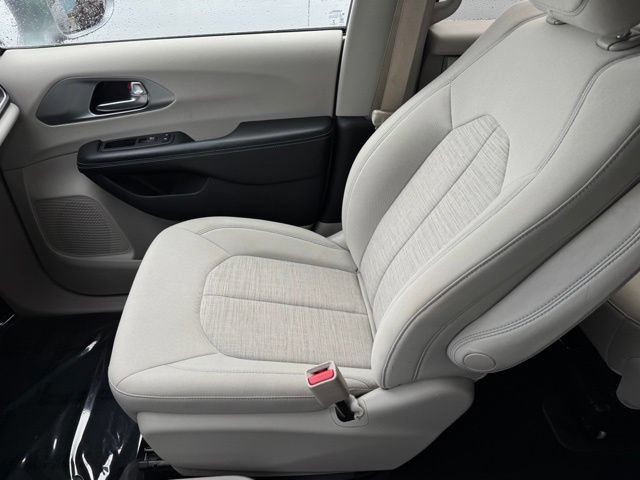 Used 2019 Chrysler Pacifica Touring Plus FWD image 25