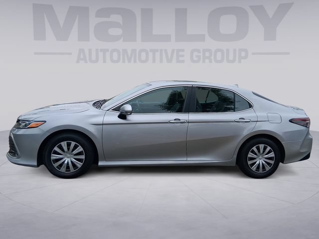 Used 2022 Toyota Camry LE FWD image 2