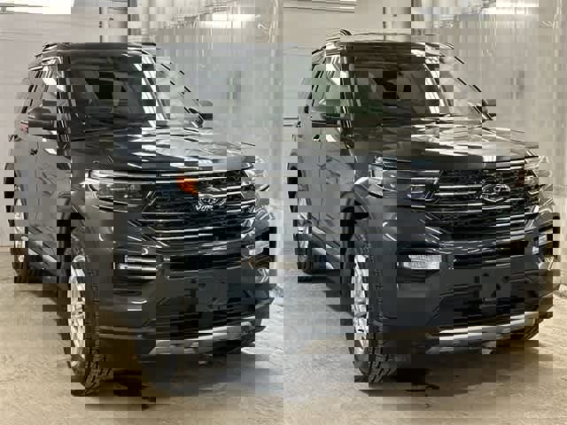 Certified 2022 Ford Explorer XLT w/ Equipment Group 202A image 7