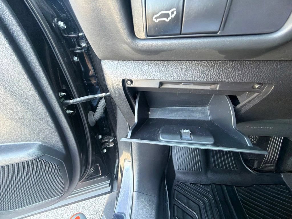 Used 2022 Toyota Highlander XLE AWD/4WD image 23
