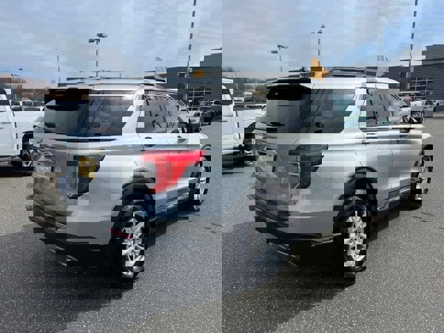 Certified 2022 Ford Explorer XLT w/ Equipment Group 202A image 5