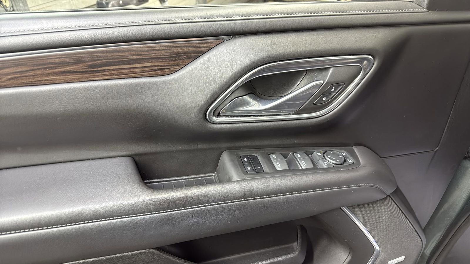 Used 2023 Chevrolet Suburban Z71 w/ Luxury Package image 12