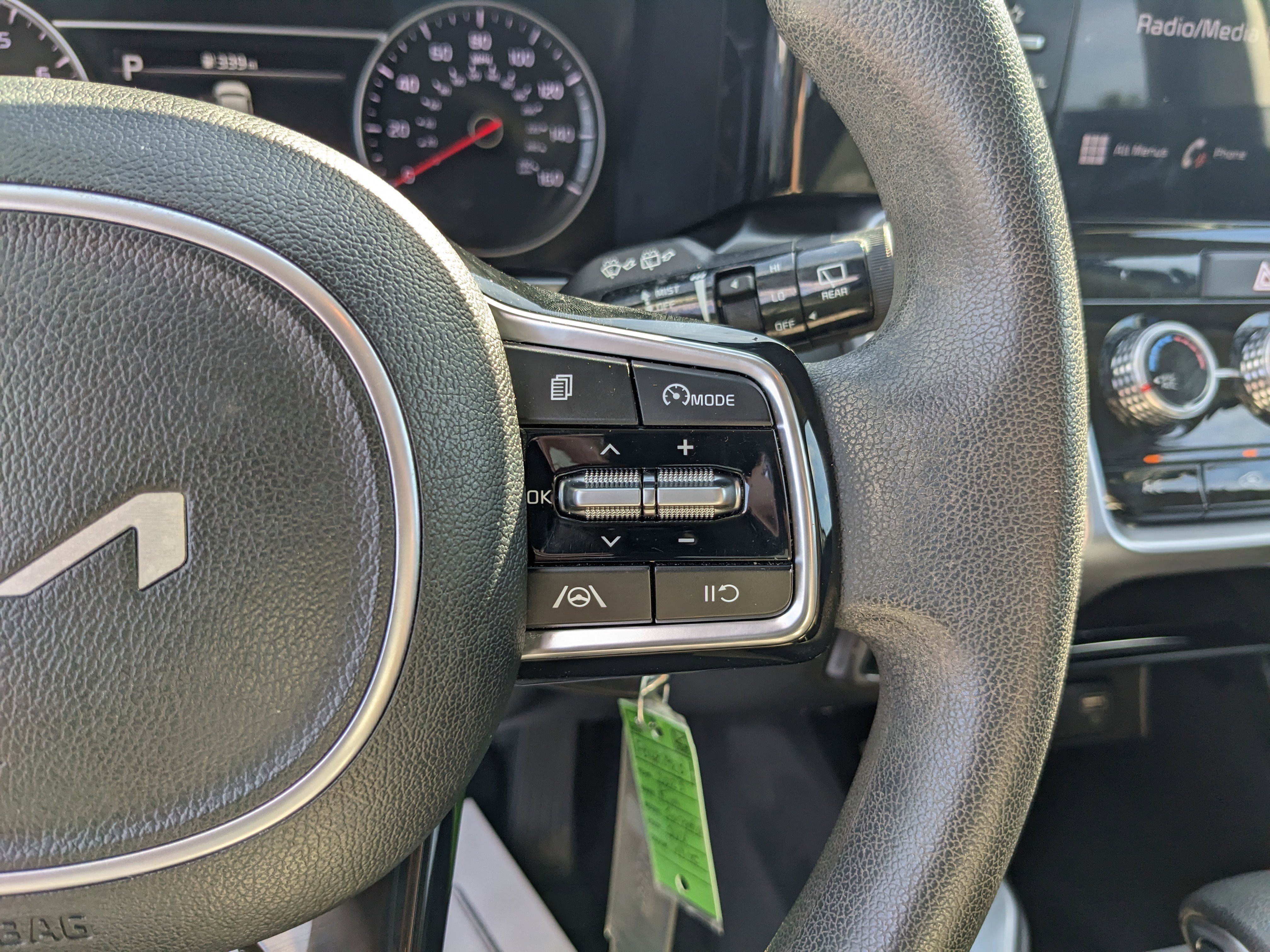 Used 2023 Kia Sorento LX image 28