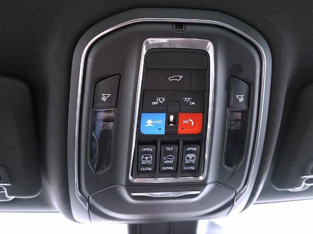 Used 2025 Jeep Grand Cherokee Limited w/ Luxury Tech Group II AWD/4WD image 24