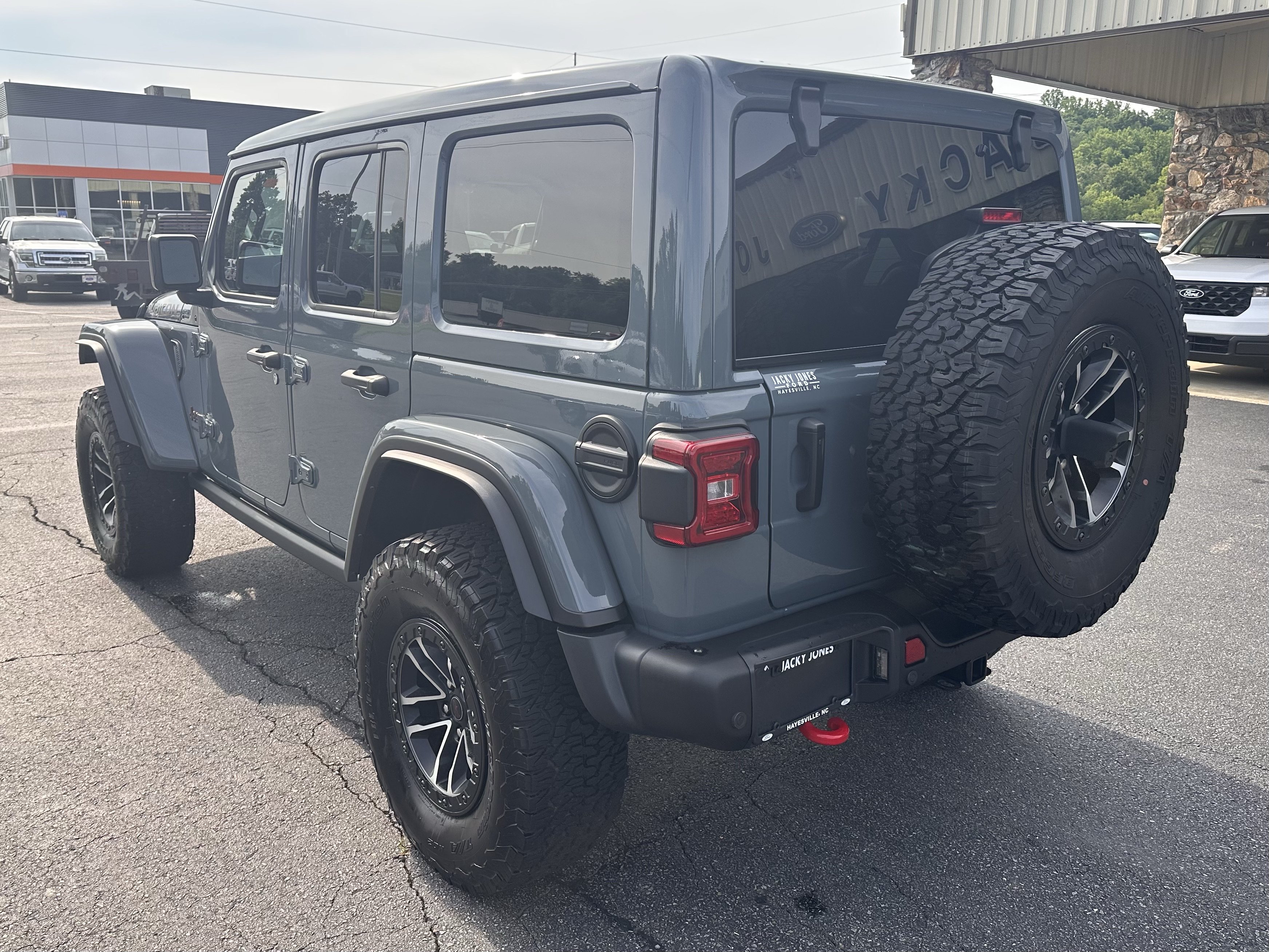 Used 2024 Jeep Wrangler Unlimited Rubicon AWD/4WD image 8