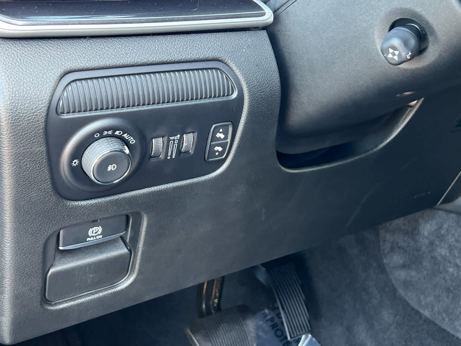 Used 2023 Jeep Wagoneer 4WD w/ Convenience Group I image 30