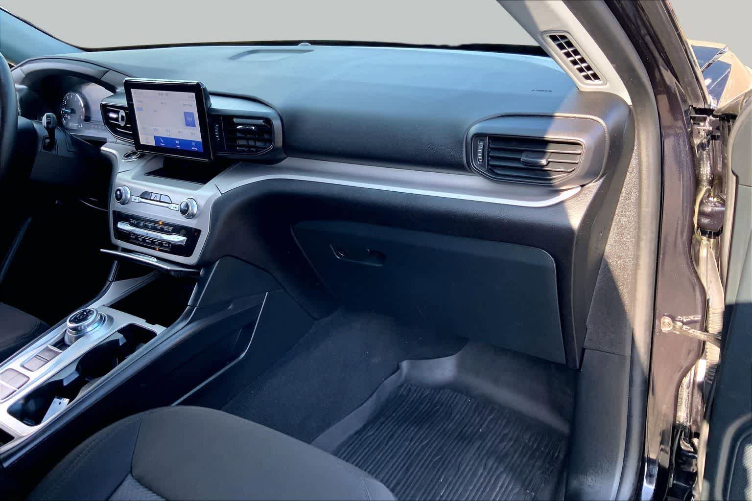 Certified 2023 Ford Explorer XLT RWD image 17