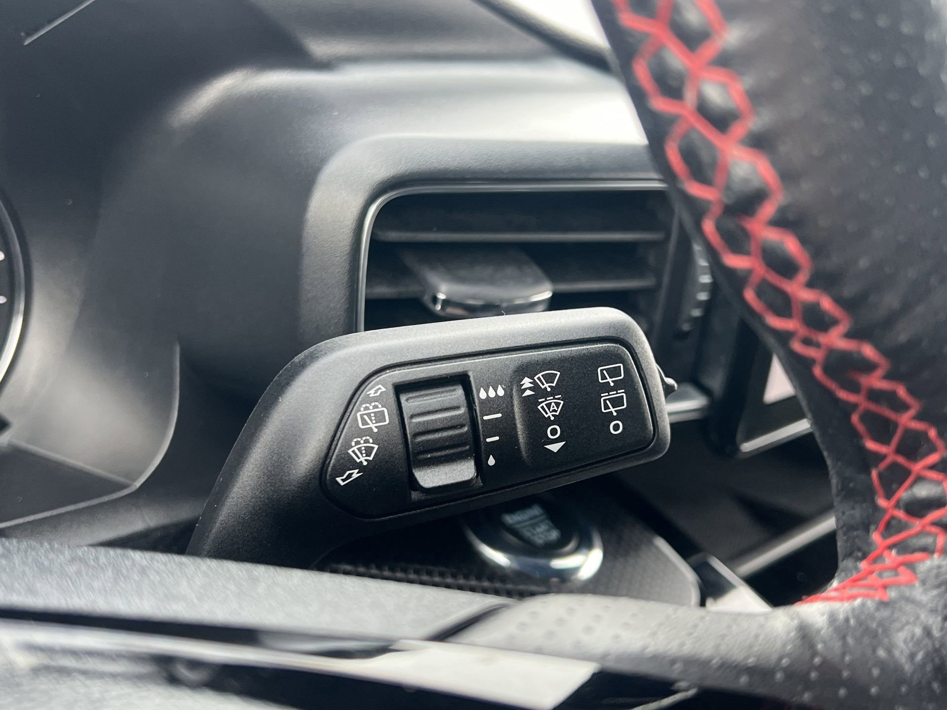 Certified 2023 Ford Explorer ST-Line w/ Class IV Trailer Tow Package image 19