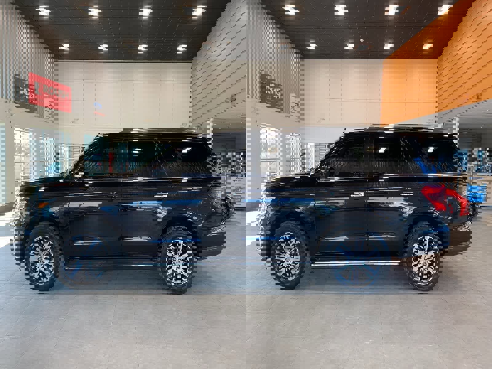 Certified 2022 Ford Expedition Limited image 2