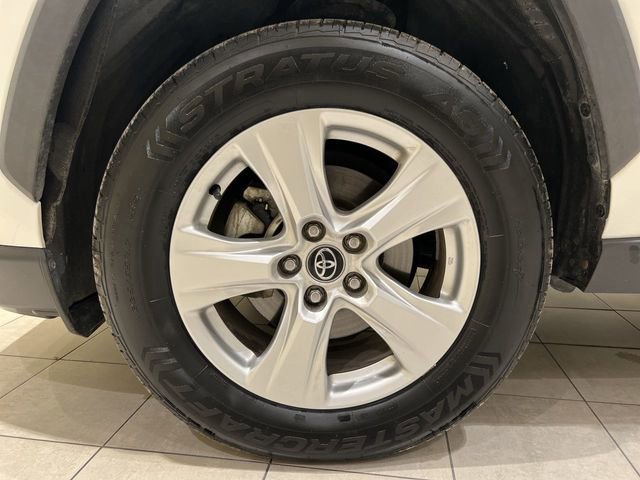 Used 2020 Toyota RAV4 XLE w/ Convenience Package FWD image 28