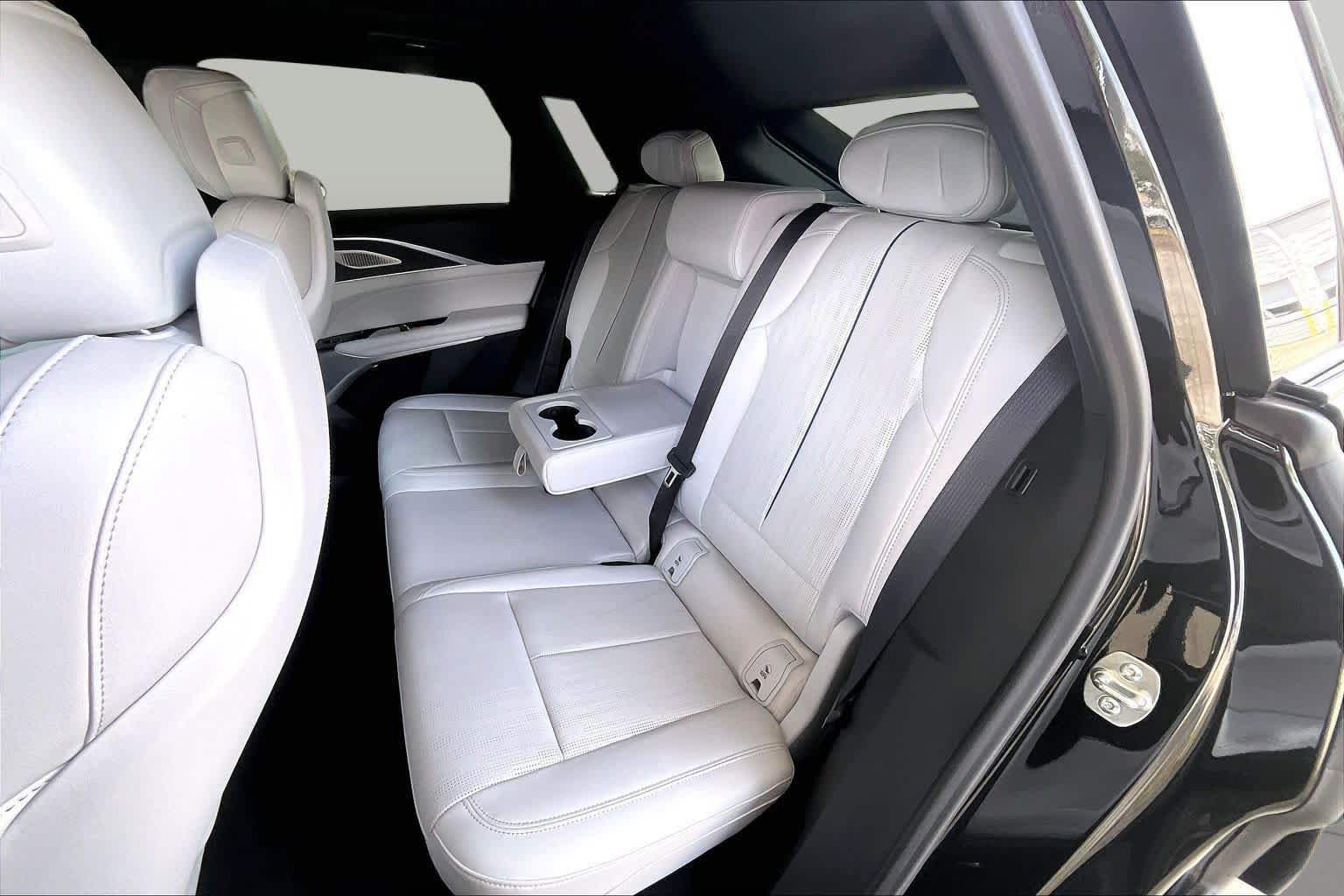 Used 2025 Cadillac Lyriq Luxury RWD image 21
