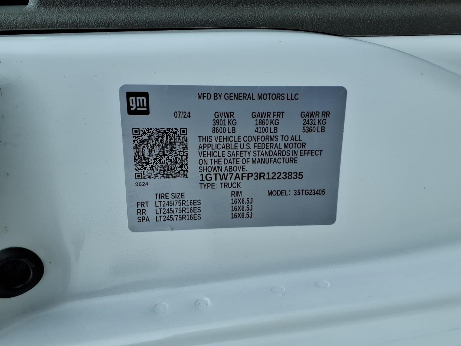 Used 2024 GMC Savana 2500 w/ Driver Convenience Package RWD image 21