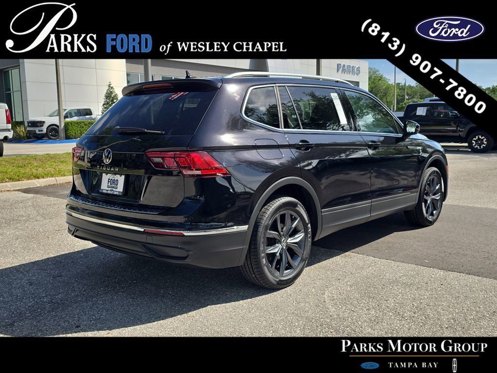 Used 2023 Volkswagen Tiguan SE w/ Panoramic Sunroof Package FWD image 3