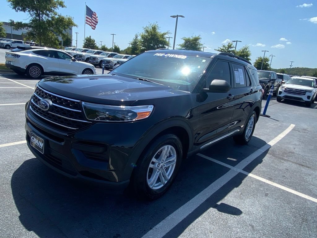 Certified 2024 Ford Explorer XLT RWD image 3