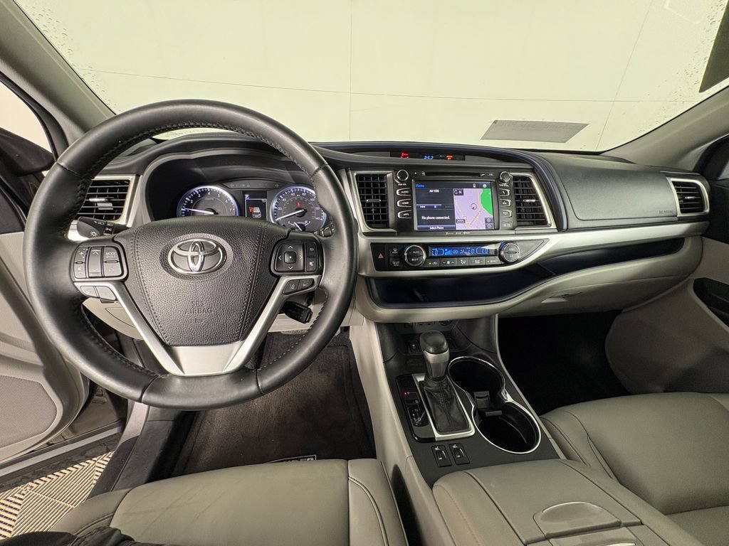 Used 2019 Toyota Highlander XLE FWD image 7