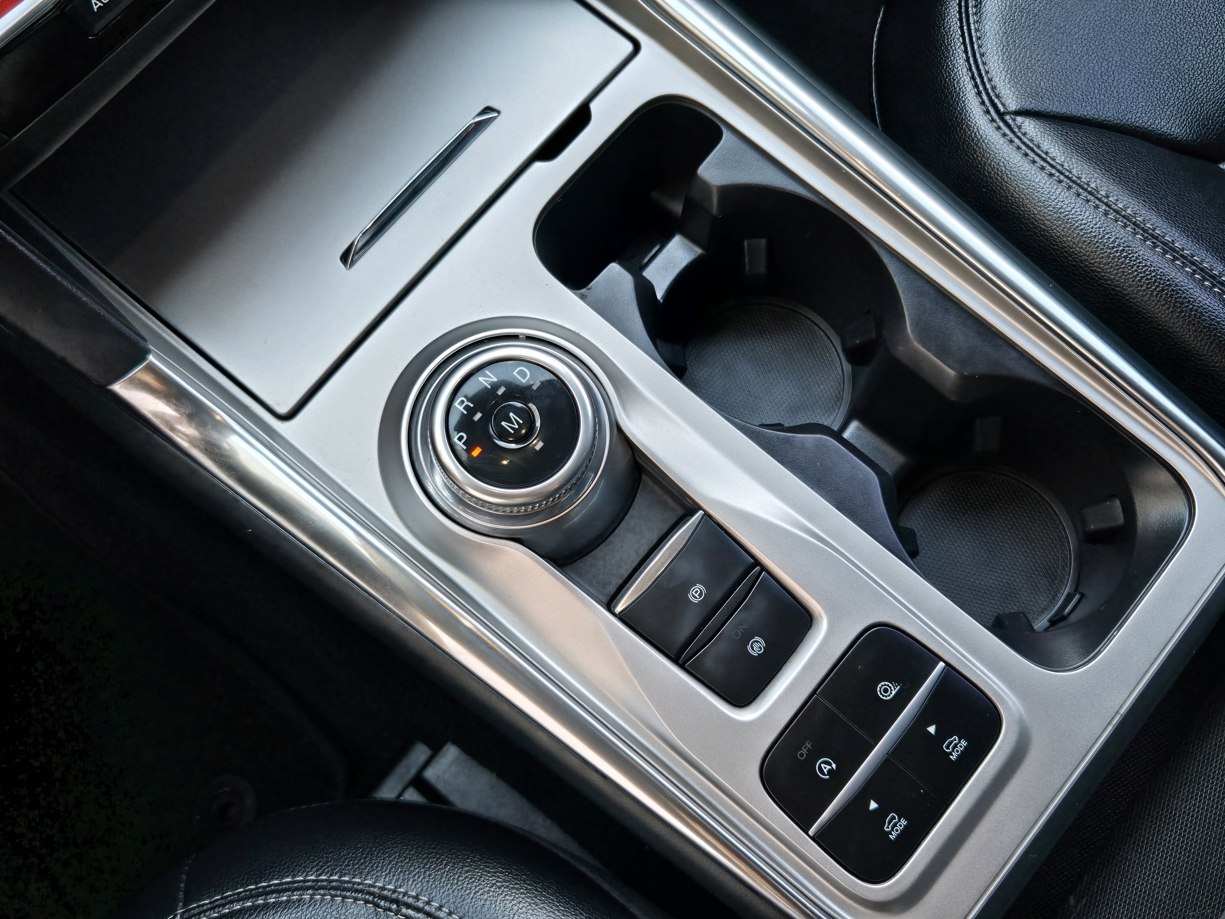 Certified 2020 Ford Explorer XLT w/ Equipment Group 202A image 14