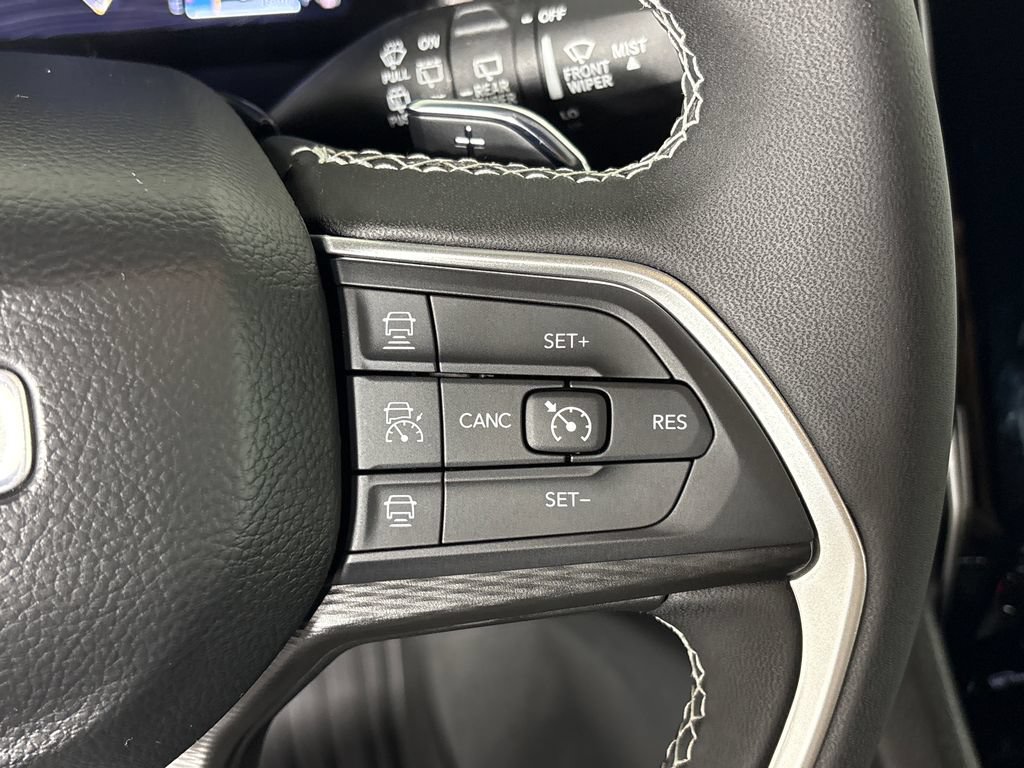 Used 2025 Jeep Grand Cherokee L Laredo RWD image 19