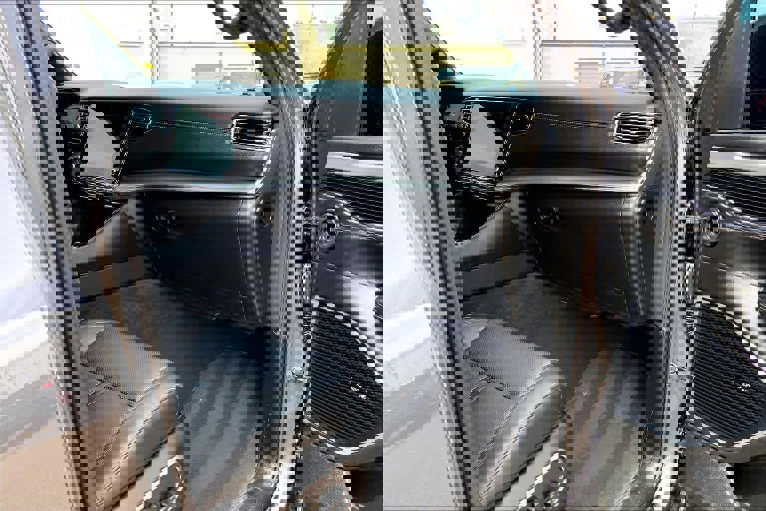 Used 2024 Jeep Wagoneer L Series II w/ Convenience Group I image 19