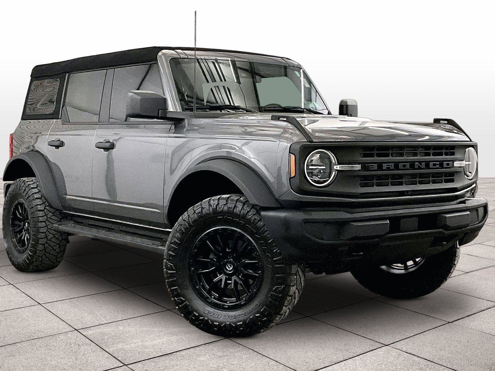 Certified 2023 Ford Bronco 4-Door AWD/4WD image 2