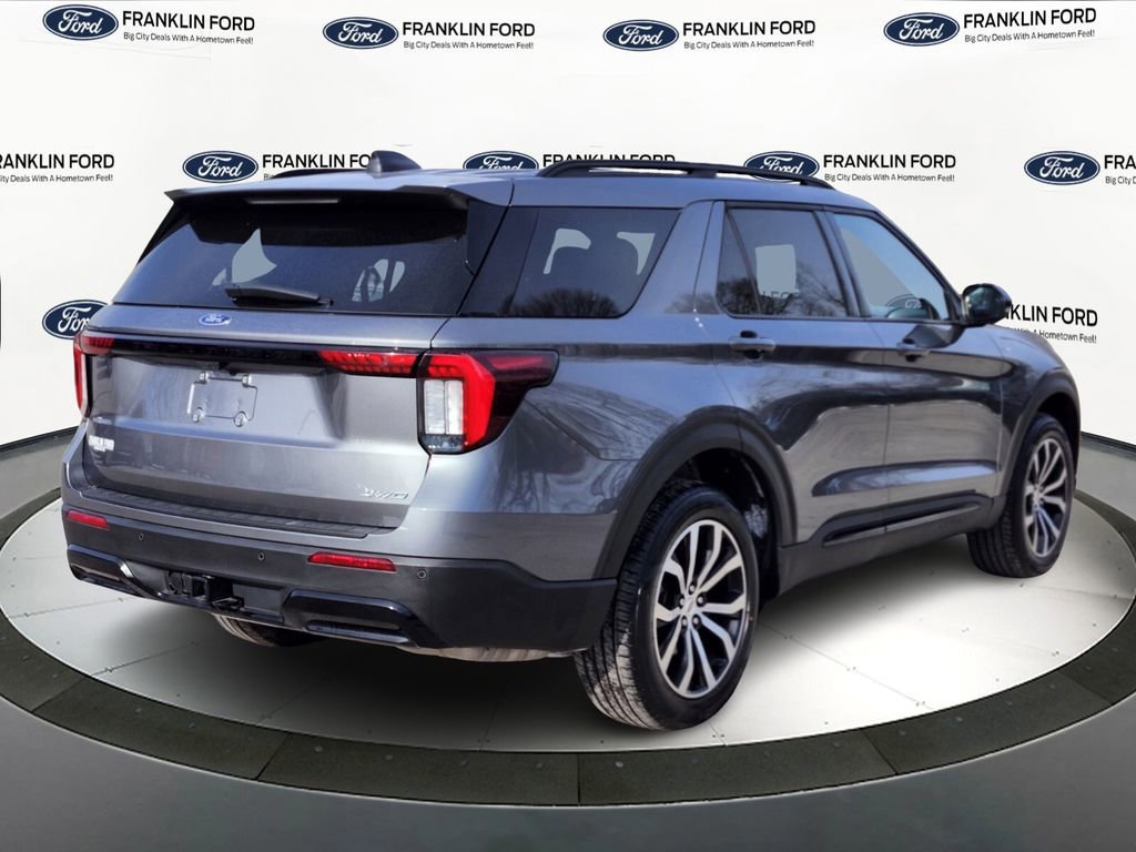 Certified 2025 Ford Explorer ST-Line image 5