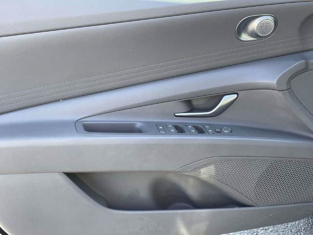 Used 2022 Hyundai Elantra Blue FWD image 14