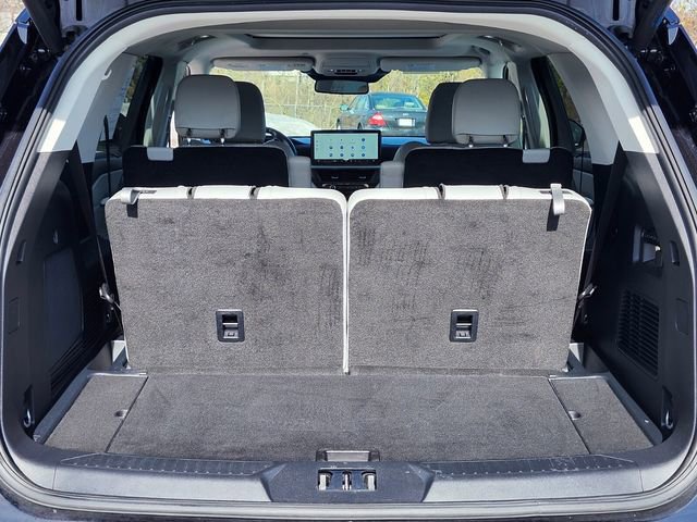 Certified 2025 Ford Explorer Platinum w/ LUX Leather Package image 35