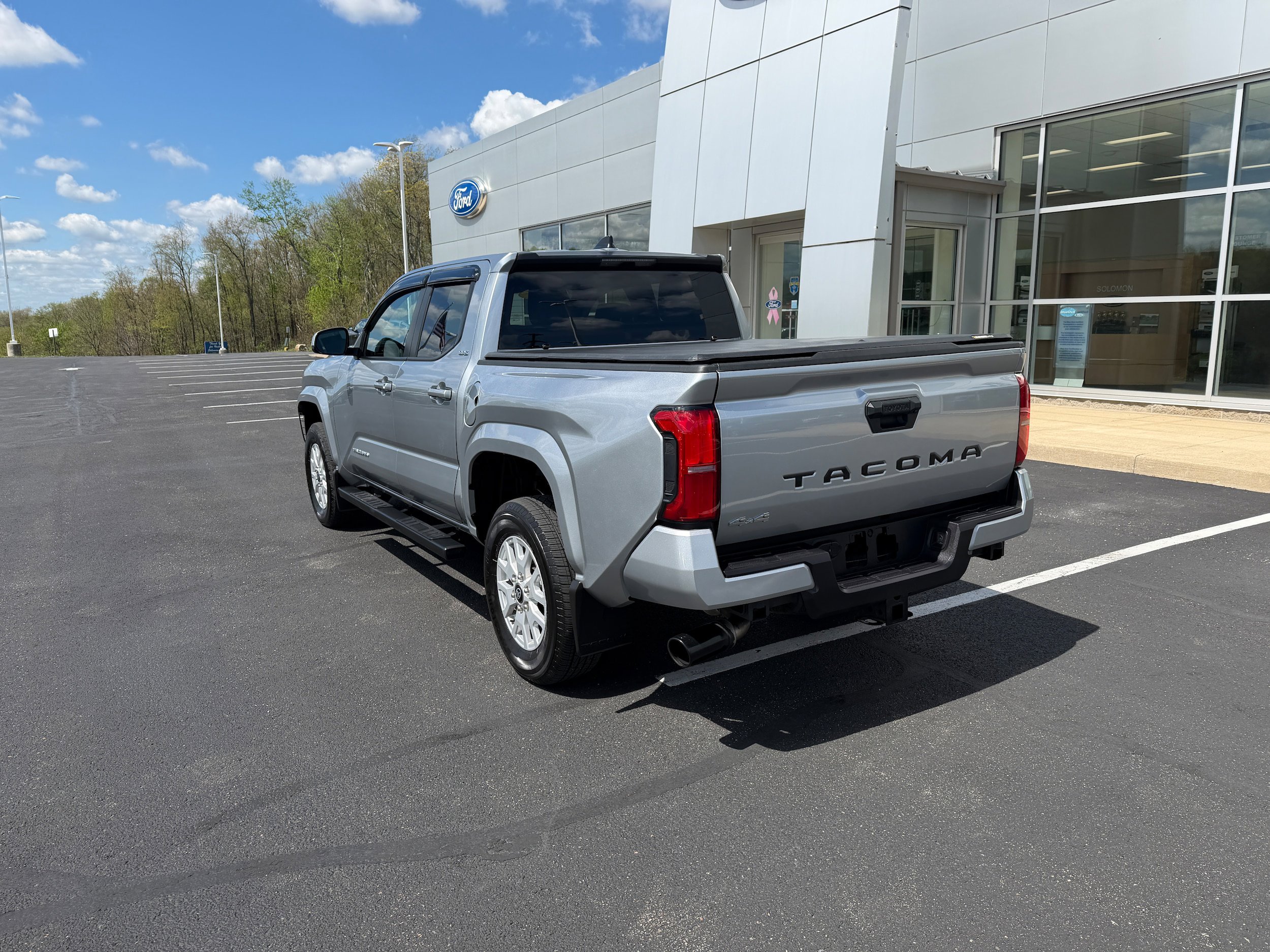 Used 2025 Toyota Tacoma SR5 AWD/4WD image 7