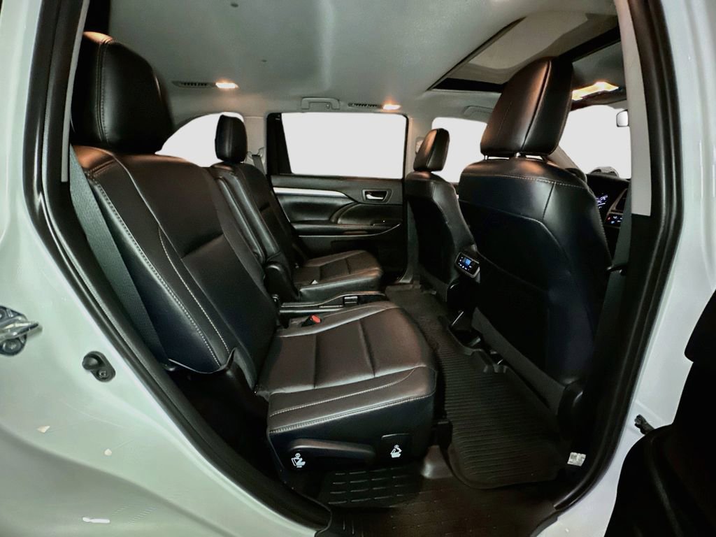 Used 2019 Toyota Highlander XLE image 38