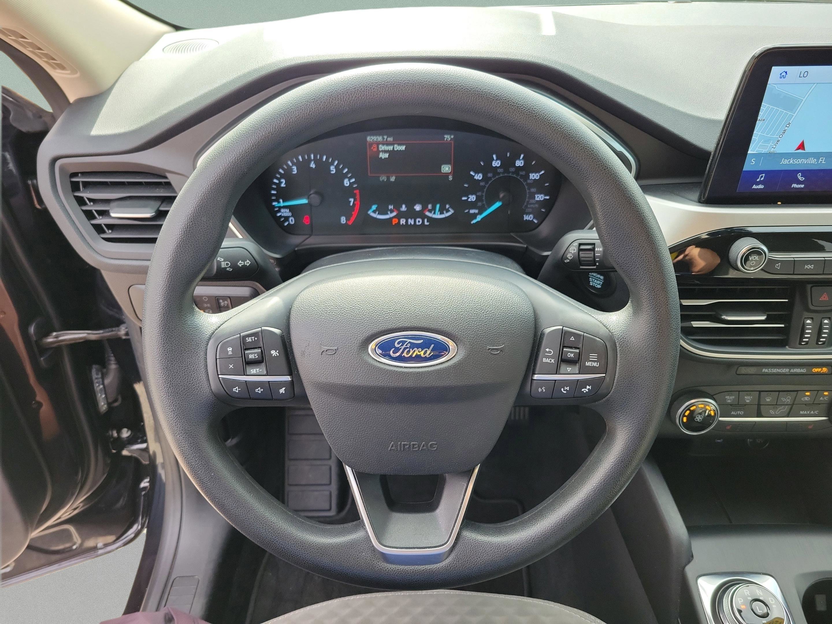 Certified 2020 Ford Escape SE image 11