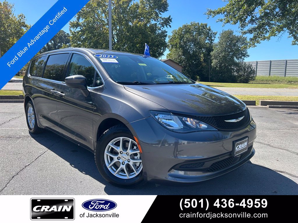 Used 2023 Chrysler Voyager LX FWD image 1