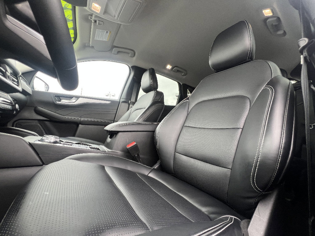 Certified 2025 Ford Escape Platinum image 16