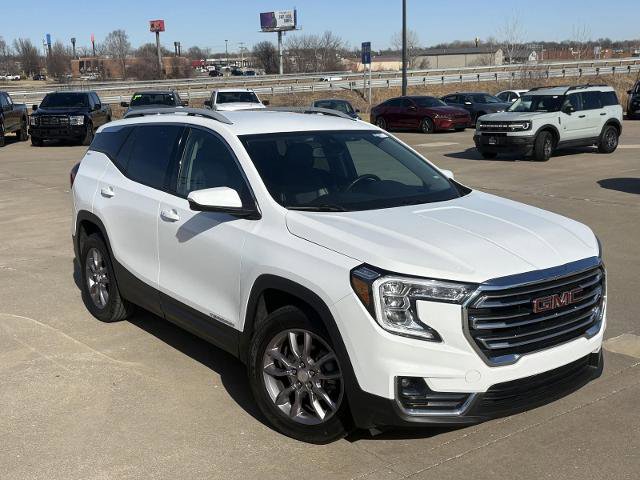 Used 2023 GMC Terrain SLT image 2