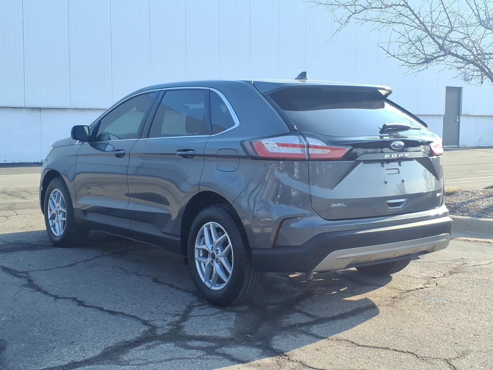 Certified 2024 Ford Edge SEL w/ Convenience Package AWD/4WD image 2