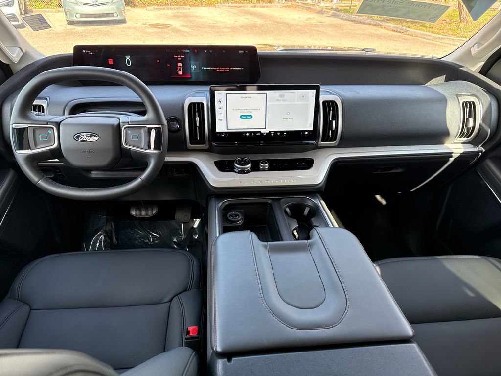 Certified 2025 Ford Expedition Active image 6