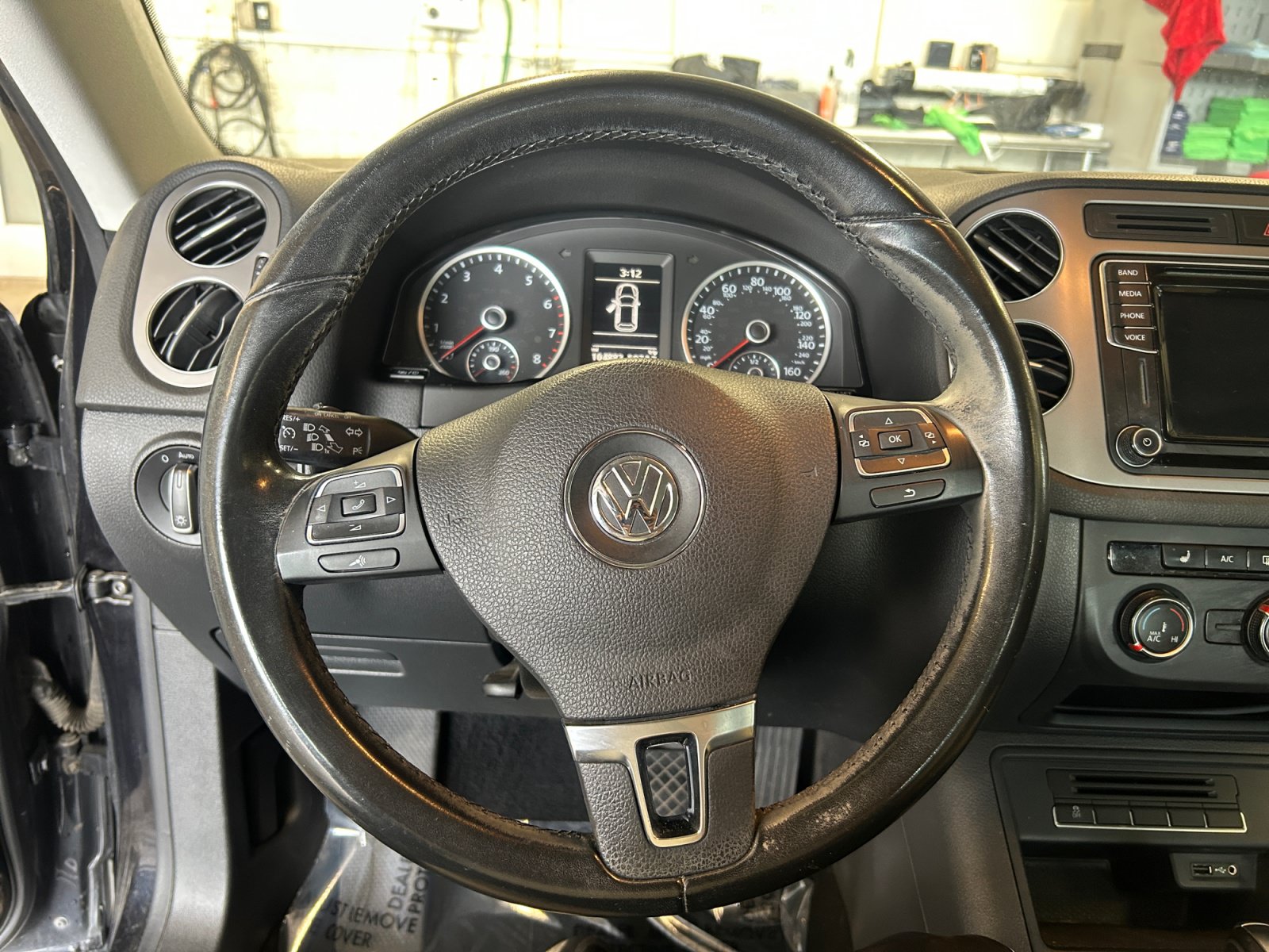 Used 2017 Volkswagen Tiguan S AWD/4WD image 9