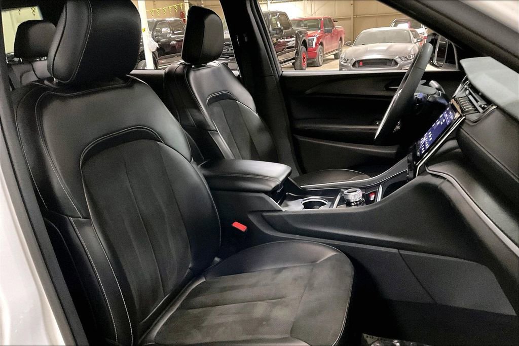 Used 2024 Jeep Grand Cherokee L Laredo image 9