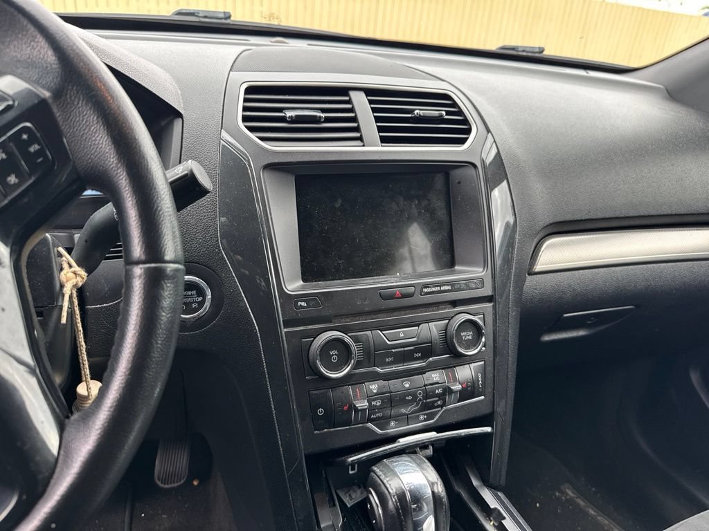 Certified 2018 Ford Explorer XLT w/ Equipment Group 202A FWD image 11
