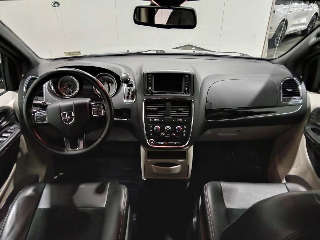 Used 2018 Dodge Grand Caravan SXT image 14