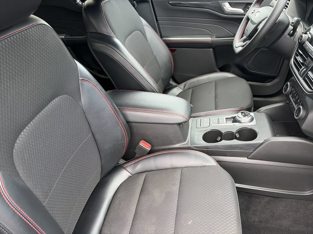 Certified 2025 Ford Escape ST-Line FWD image 32