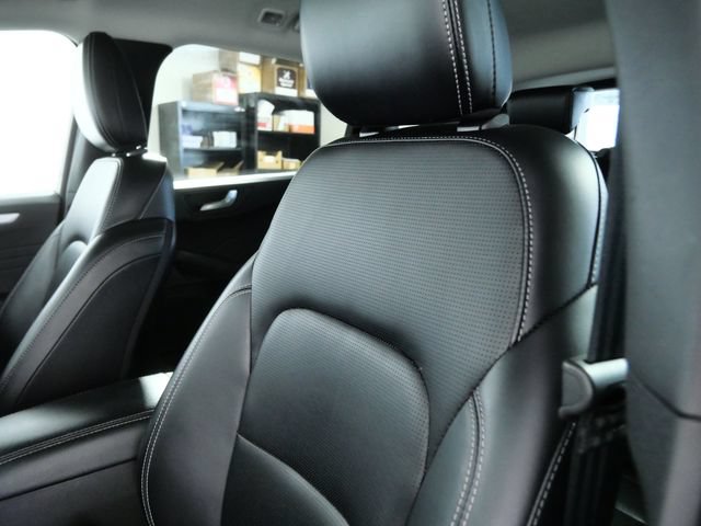 Certified 2025 Ford Escape Platinum AWD/4WD image 15