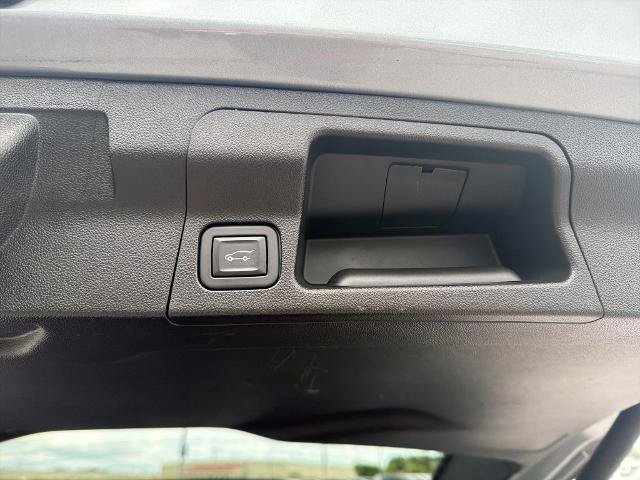 Used 2023 GMC Acadia SLE w/ Driver Convenience Package FWD image 31